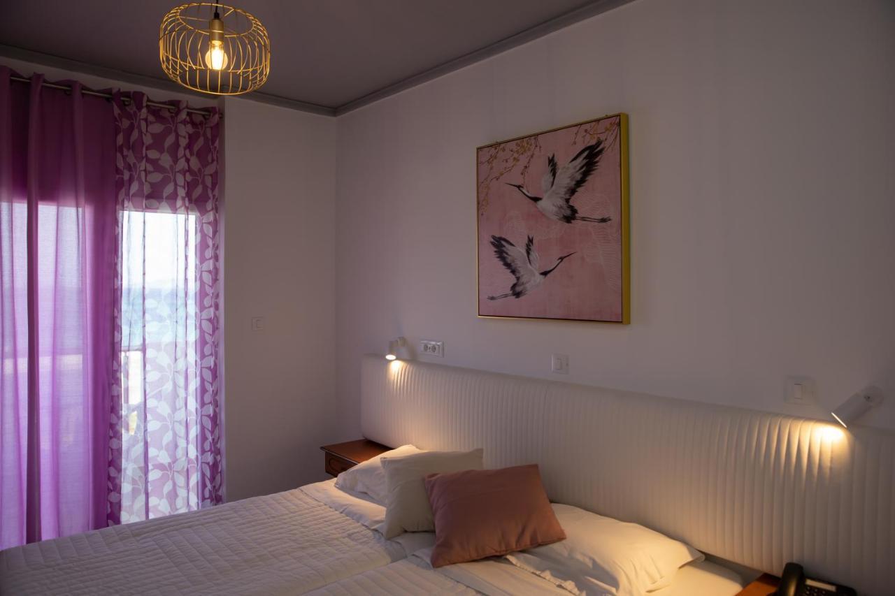 Sea Breeze Hotel มัสติคารี ภายนอก รูปภาพ