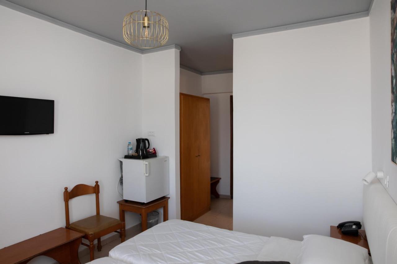 Sea Breeze Hotel มัสติคารี ภายนอก รูปภาพ