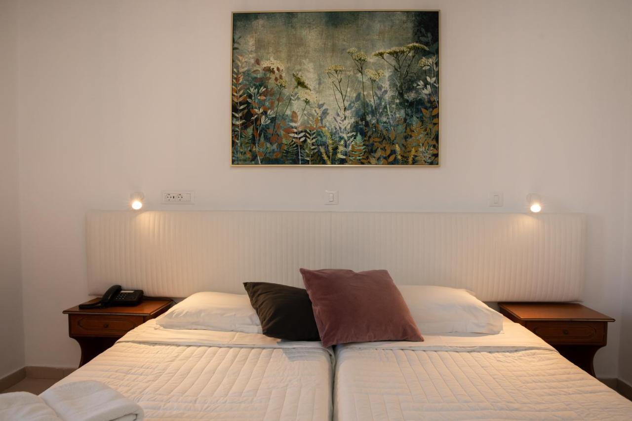 Sea Breeze Hotel มัสติคารี ภายนอก รูปภาพ