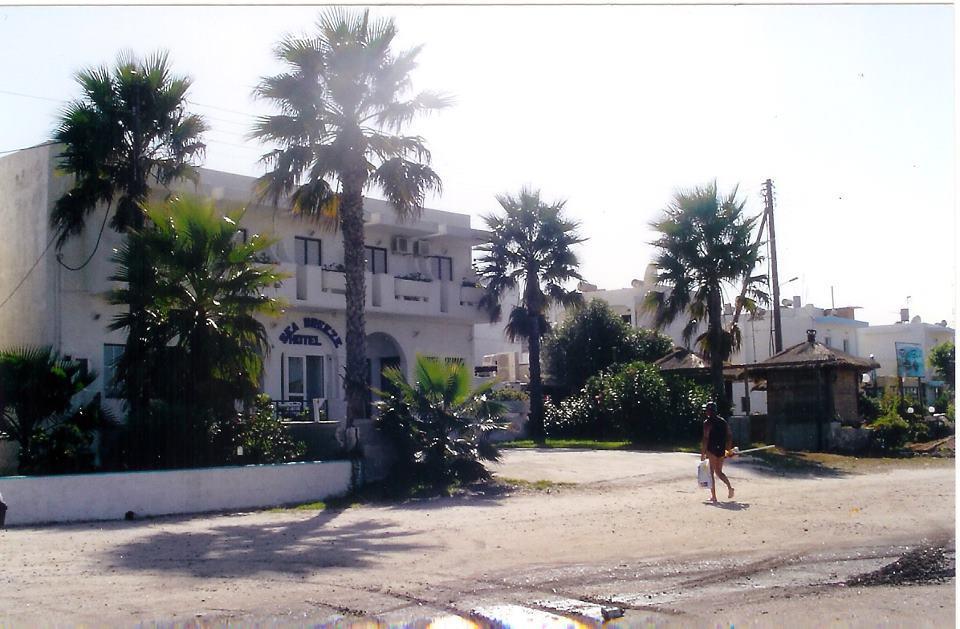 Sea Breeze Hotel มัสติคารี ภายนอก รูปภาพ