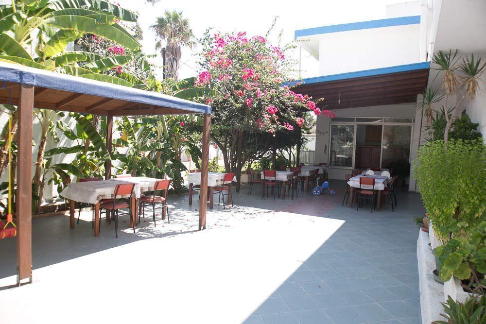 Sea Breeze Hotel มัสติคารี ภายนอก รูปภาพ